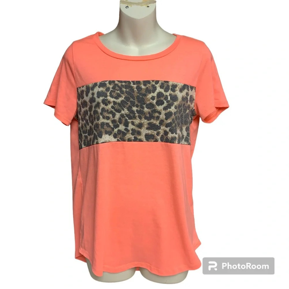 Pink Lily size medium orange/animal print tee shirt